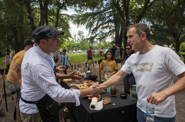 Miles de vecinos y visitantes disfrutaron en Campana de la Fiesta del Asado de Tira