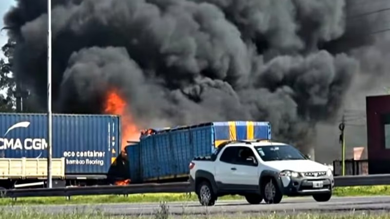 Trágico choque en Panamericana a la altura de Campana: al menos tres muertos y tránsito cortado