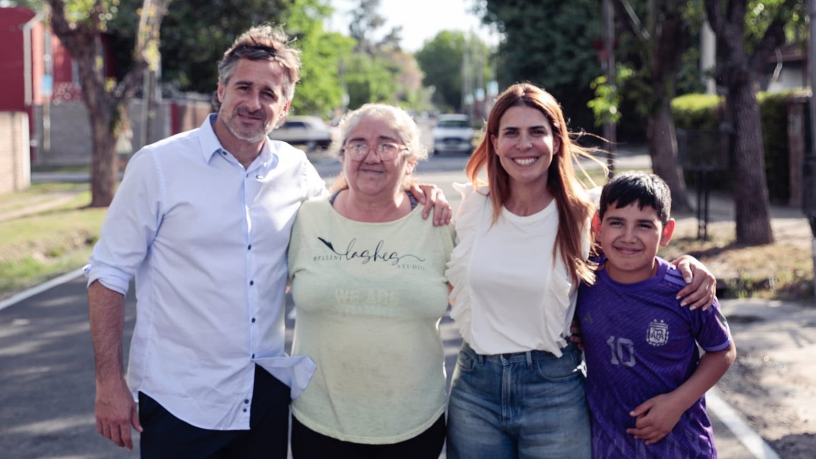 Federico Achával recorrió los nuevos asfaltos de Villa Rosa y destacó la mejora en la conectividad del barrio