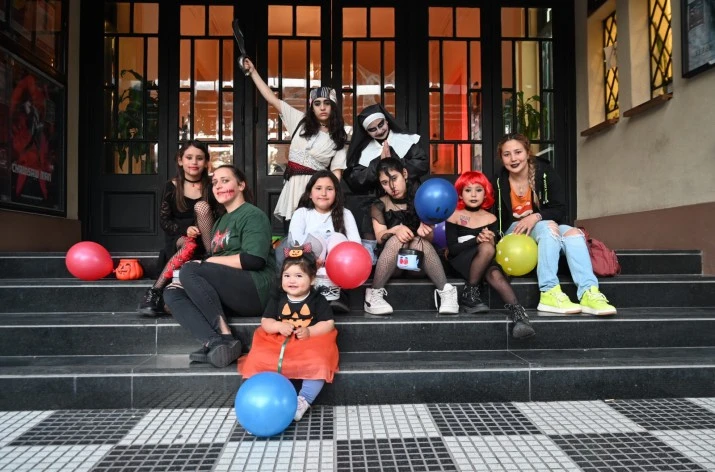 Disfraces, telarañas y muchas ventas: furor por Halloween en Escobar