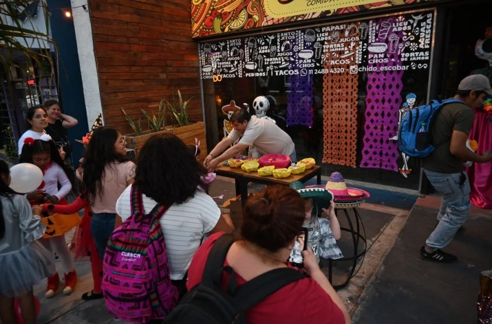 Disfraces, telarañas y muchas ventas: furor por Halloween en Escobar