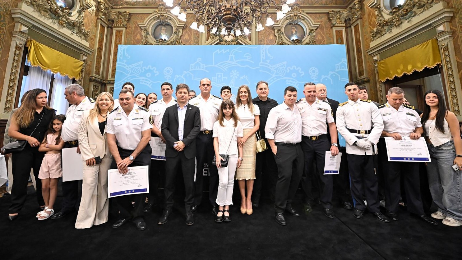 Kicillof encabezó el acto de ascenso de oficiales de la Policía provincial