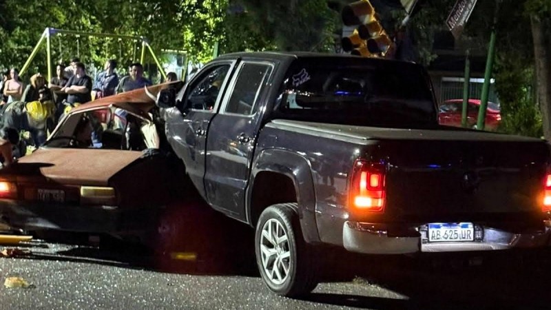Tragedia en José C. Paz: una pareja murió tras ser embestida por una camioneta y tres niños quedaron huérfanos