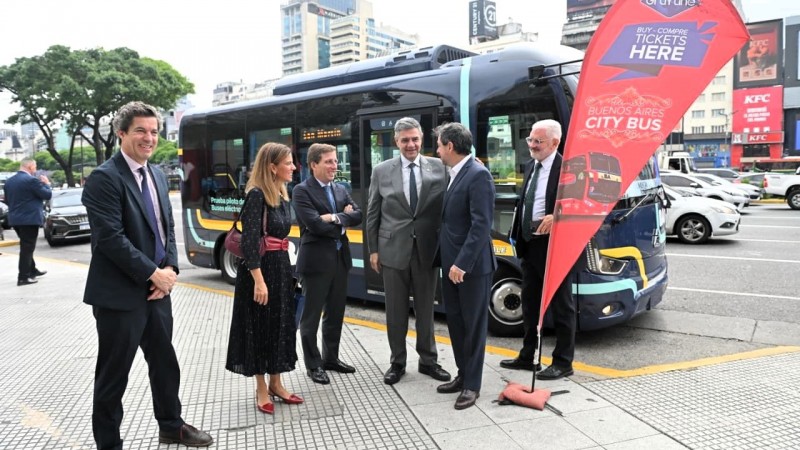 Buenos Aires y Madrid trabajan en planes para mejorar la movilidad con transportes sostenibles como el e-bus