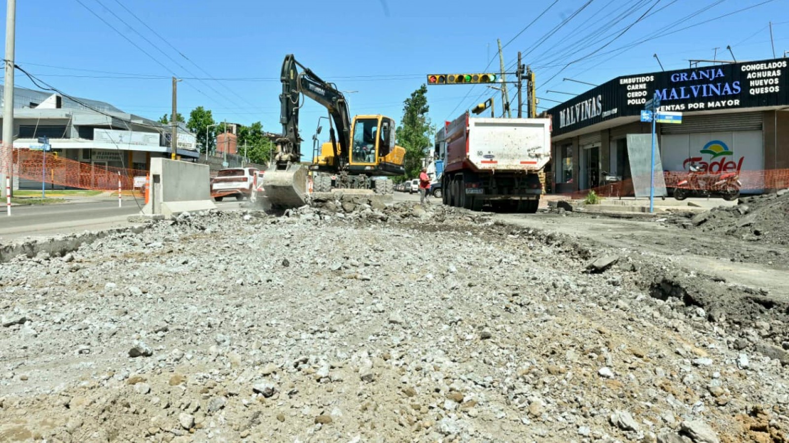 Inició una gran obra de repavimentación en la Av. del Sesquicentenario