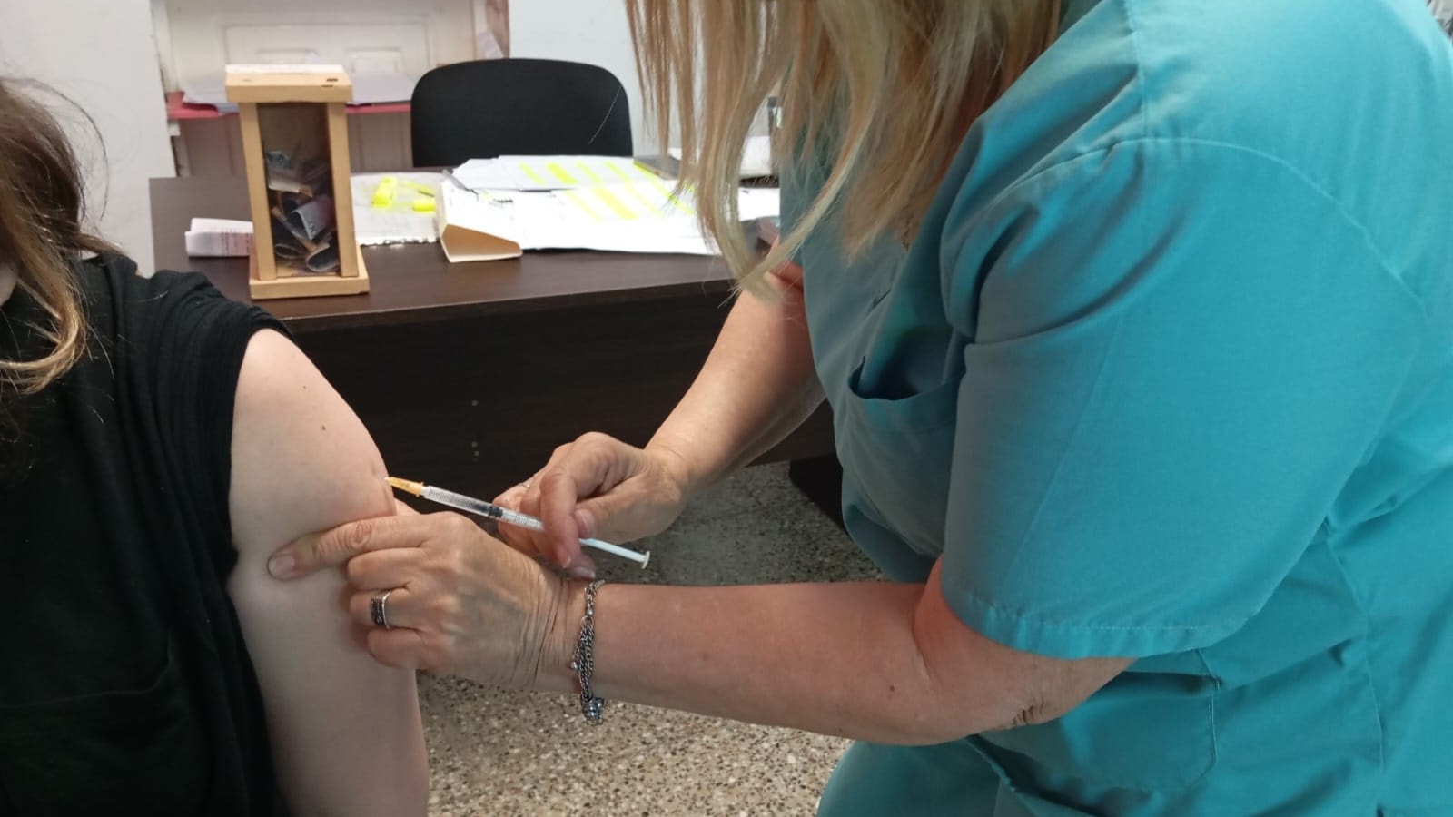 Continúa la campaña de vacunación contra el dengue y la tos convulsa en Escobar