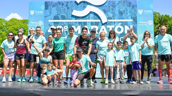 Julio Zamora acompañó la 40° edición de la Maratón Ciudad de Tigre que contó con la participación de miles de personas