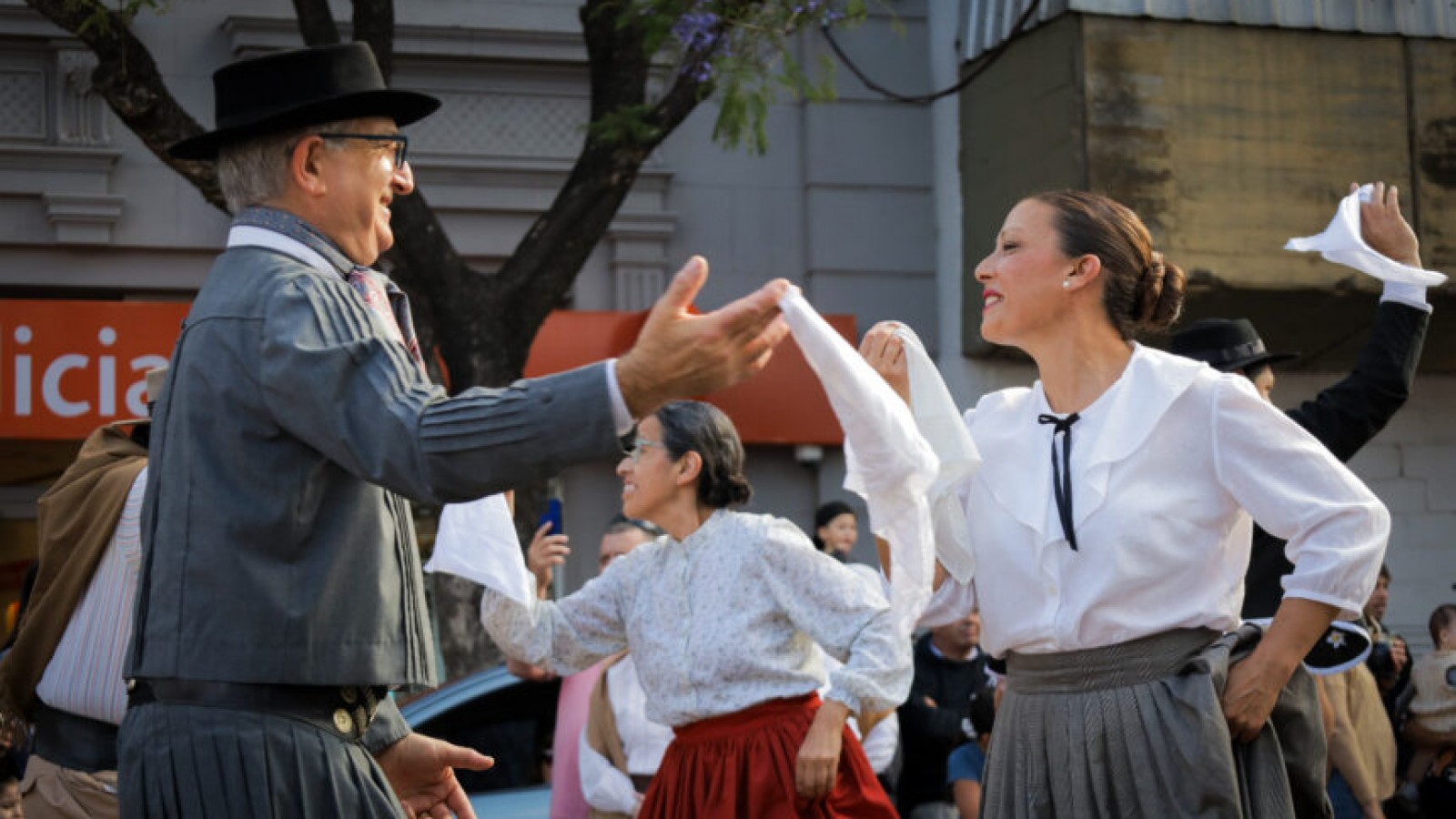 Pergamino celebró la Fiesta de la Tradición con bailes típicos, desfile criollo y récord de público