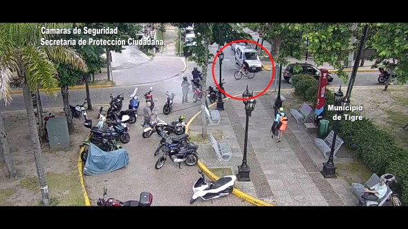 Robó una bicicleta y fue embestido por una motocicleta, cayó al suelo y huyó corriendo: fue detenido por el COT y la Policía