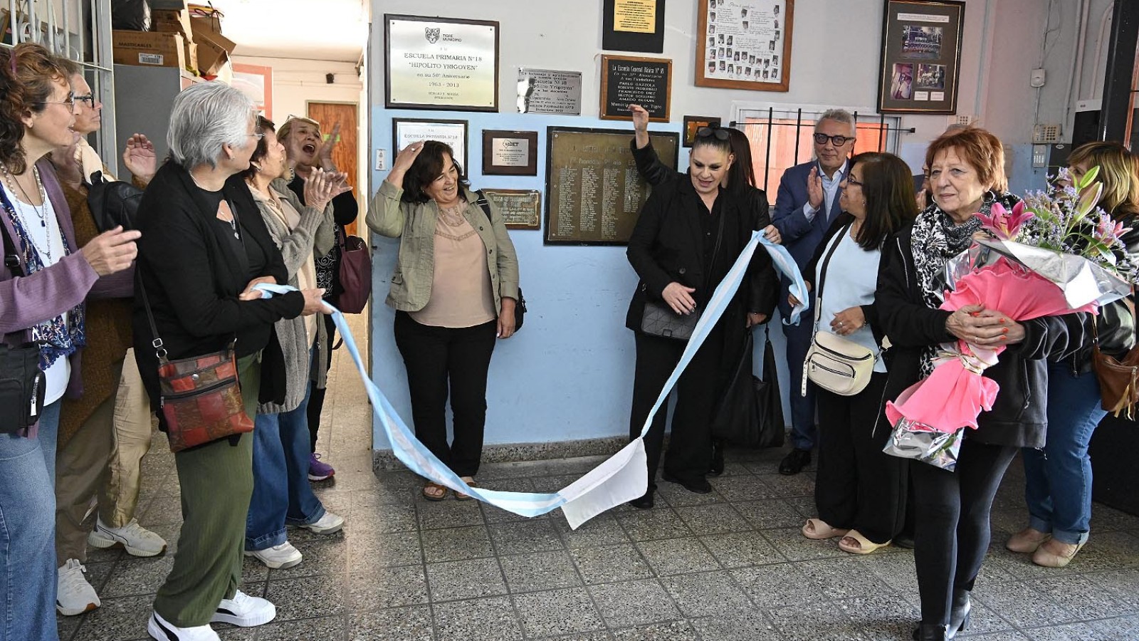 En Benavídez, Julio Zamora participó del agasajo a 50° años del egreso de alumnos y alumnas de la Escuela N° 18