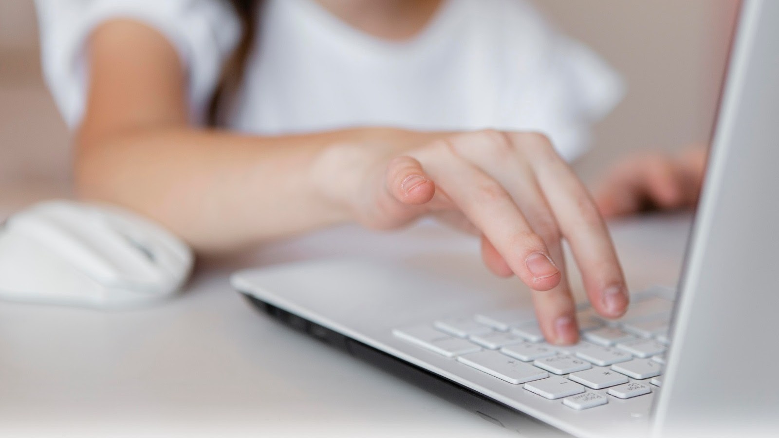 Escobar impulsa actividades por el Día Nacional de la Lucha contra el Grooming