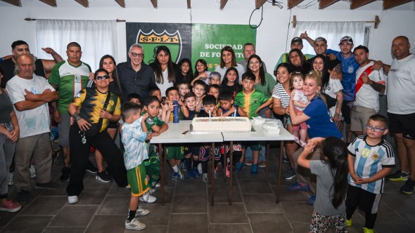 Junto a la comunidad, Julio Zamora compartió el 37° aniversario de la Sociedad de Fomento Los Tábanos