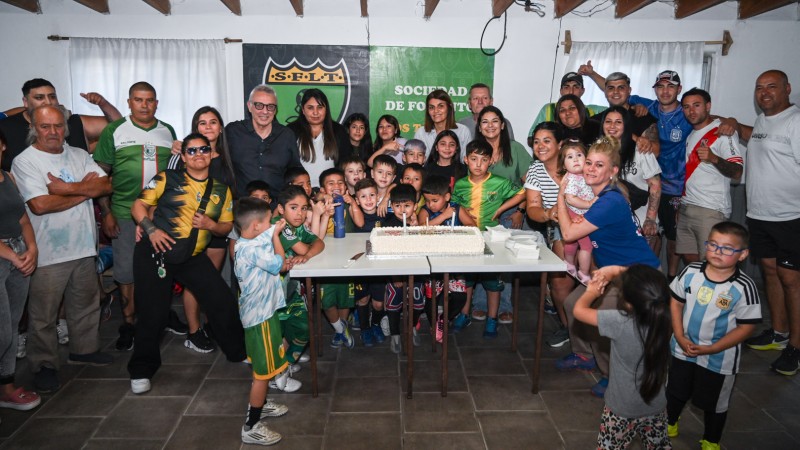 Junto a la comunidad, Julio Zamora compartió el 37° aniversario de la Sociedad de Fomento Los Tábanos