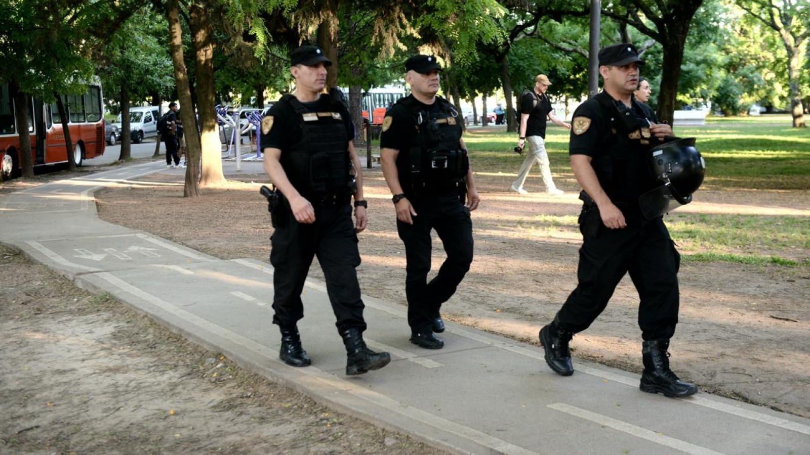 La Ciudad desalojó a 150 manteros que ocupaban el Parque Mugica en Saavedra