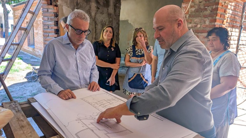 Infraestructura escolar: Julio Zamora supervisó los trabajos de ampliación en el Jardín de Infantes N°935 de Troncos del Talar