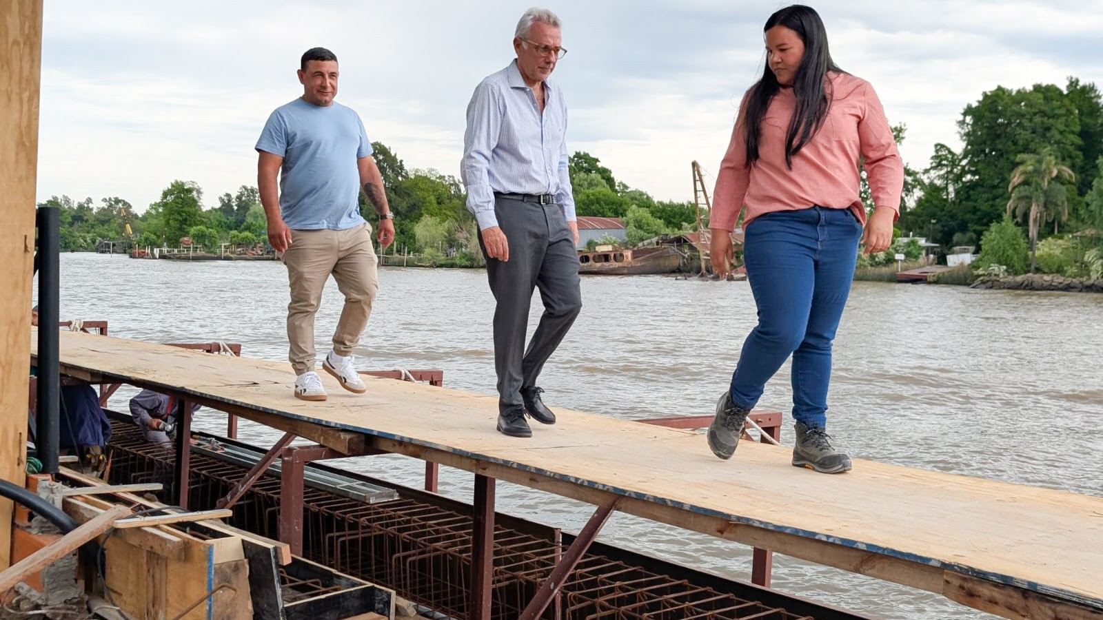 Con la construcción de un nuevo mirador, el Puerto de Frutos se prepara para recibir la próxima temporada de verano