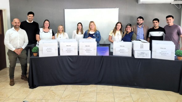 Baradero impulsa la educación tecnológica: entregan kits de mecatrónica a cinco escuelas primarias junto a la Fundación Mirgor