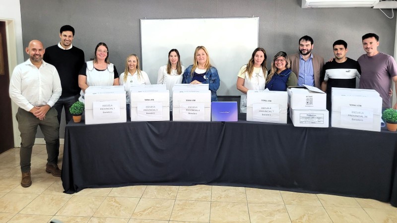 Baradero impulsa la educación tecnológica: entregan kits de mecatrónica a cinco escuelas primarias junto a la Fundación Mirgor