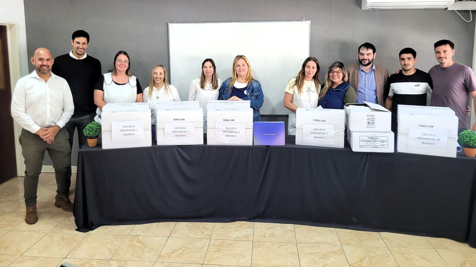 Baradero impulsa la educación tecnológica: entregan kits de mecatrónica a cinco escuelas primarias junto a la Fundación Mirgor