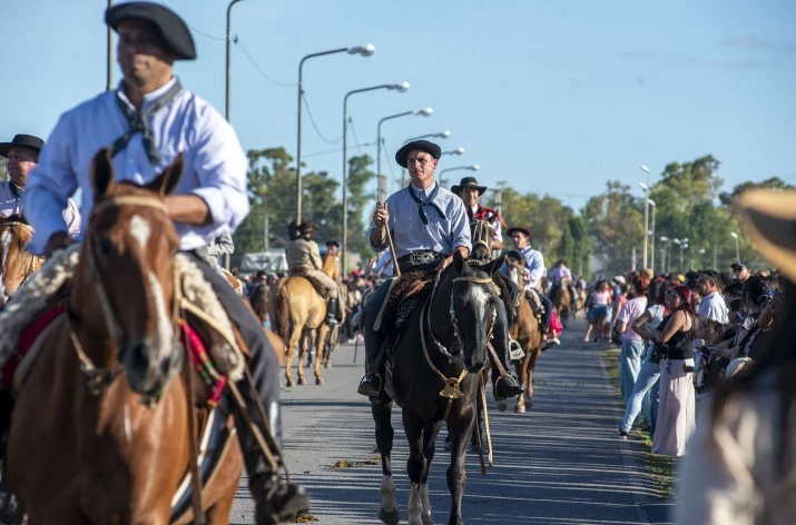 Campana celebró el Día de la Tradición con una fiesta multitudinaria