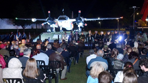 Luján inauguró el avión Grumman Tracker S-2E con un emotivo homenaje a los veteranos