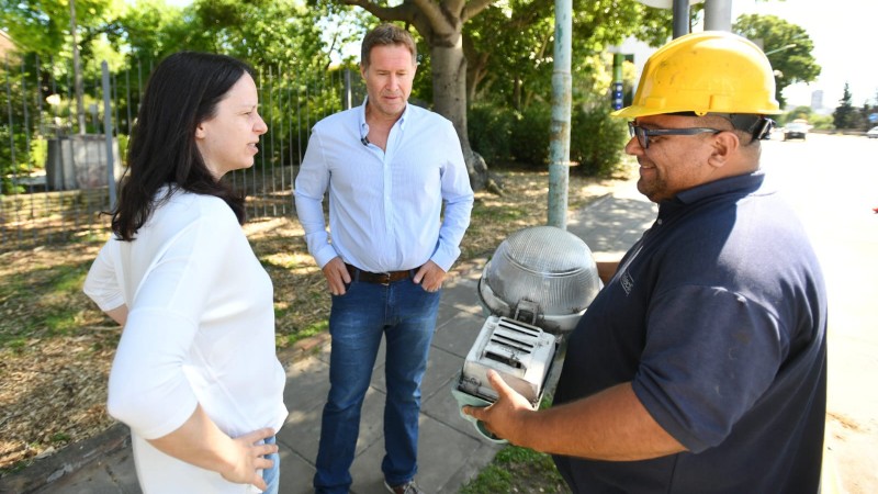 Vicente López instala más de 450 nuevas luminarias LED en los accesos y colectoras de Panamericana y General Paz