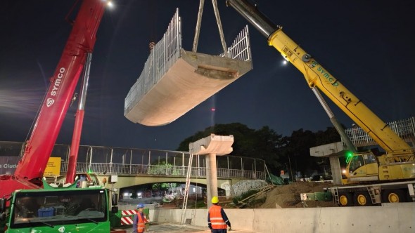 Dellepiane: montaron la primera viga del nuevo puente y esta noche se cortará la autopista para instalar la segunda