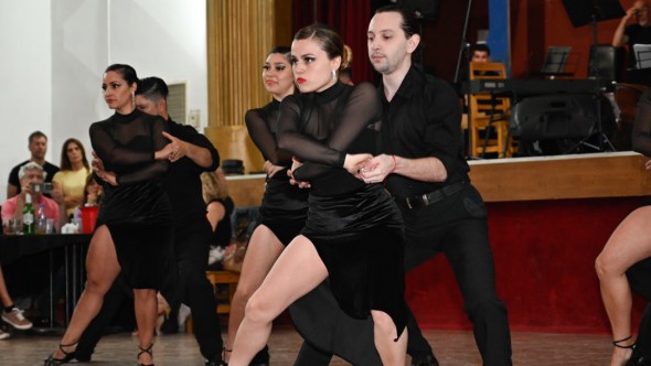 La Gran Milonga en Tigre centro: el Municipio preparó la pista de baile y música para el disfrute de la comunidad