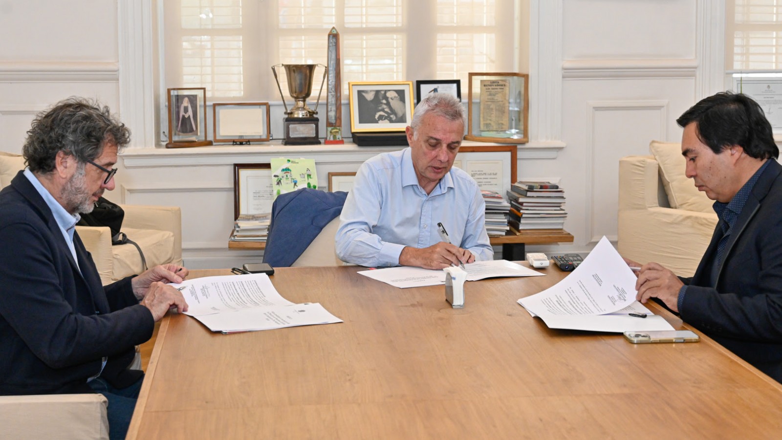 Con el objetivo de fomentar el desarrollo comunitario, Julio Zamora firmó un convenio con la Fundación Playspace y la Asociación Civil "Haciendo Punta"