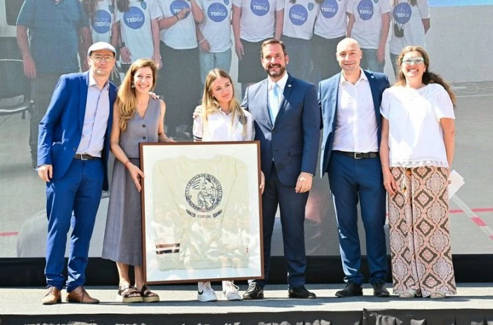 Emotivo acto de egreso de la primera camada de estudiantes del Colegio Preuniversitario Dr. Ramón A. Cereijo