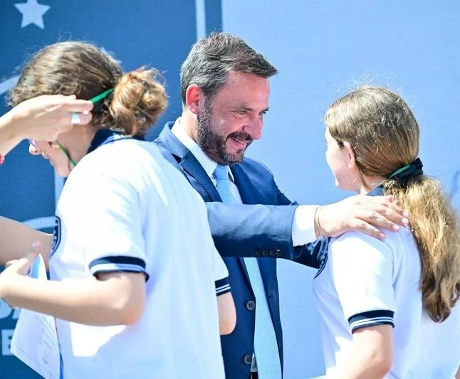 Emotivo acto de egreso de la primera camada de estudiantes del Colegio Preuniversitario Dr. Ramón A. Cereijo