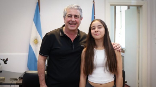 Pergamino: Javier Martínez reconoció a la gimnasta Felicitas Capdevila Rojas, campeona nacional y orgullo local