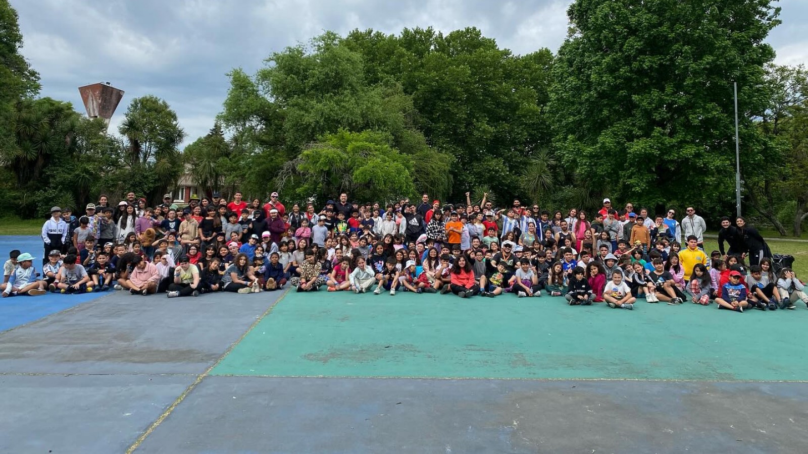 El Municipio de Tigre organizó un campamento para niños y niñas de distintos polideportivos