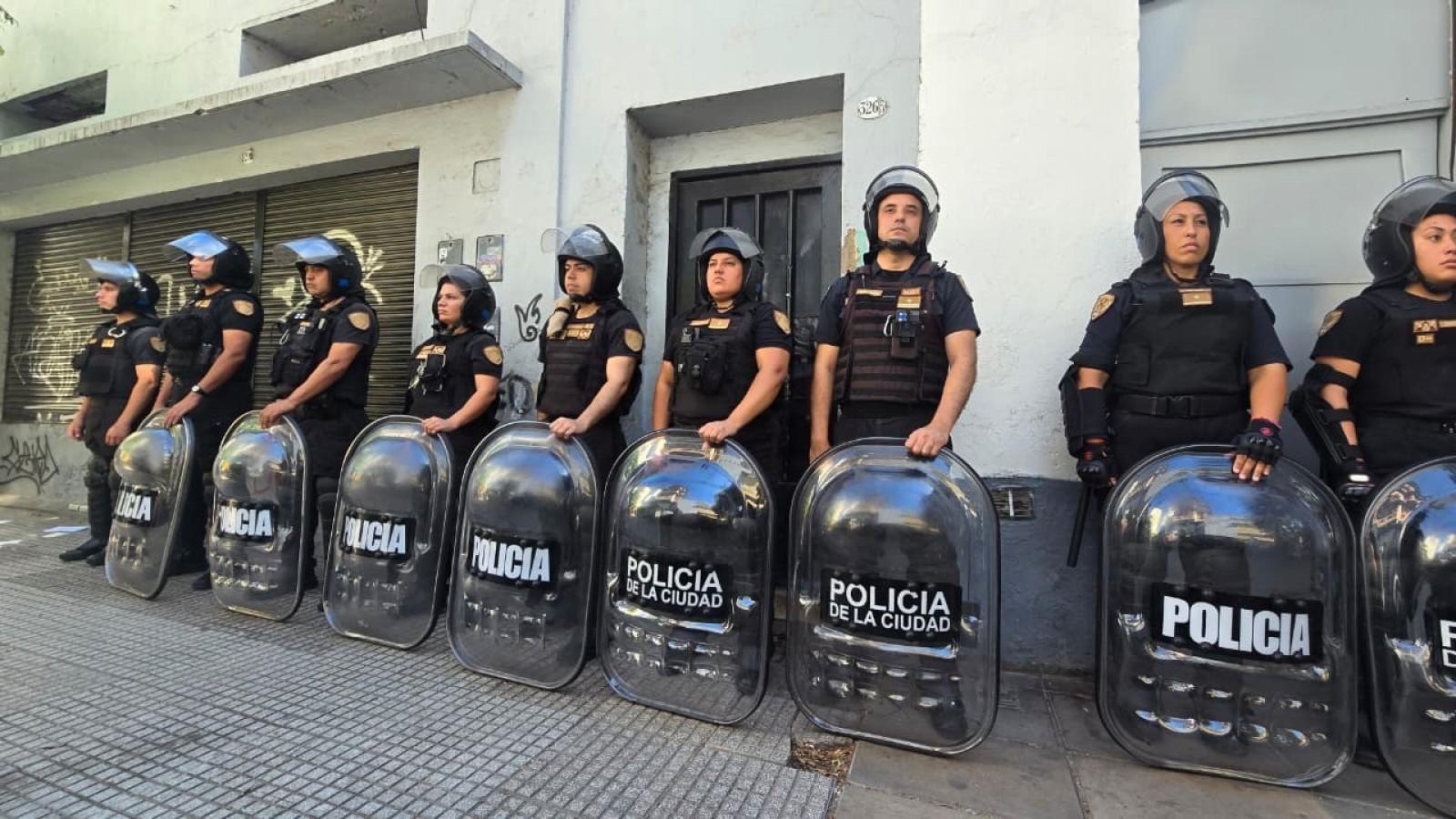 La Ciudad recuperó una casa en el Abasto que estaba tomada hace 33 años y otra en Constitución denunciada por venta de drogas