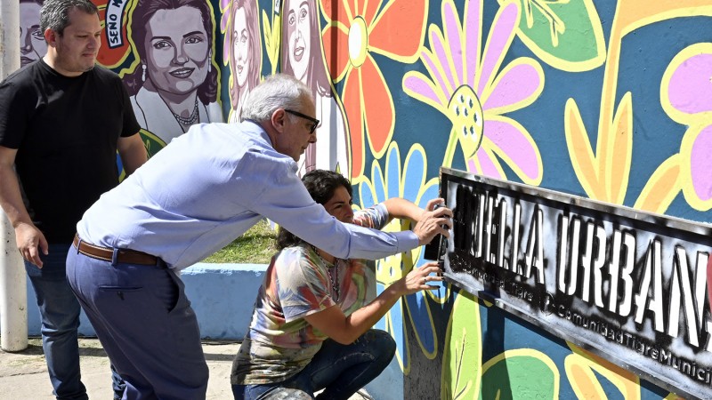 En la EP N.° 14 de General Pacheco, Julio Zamora acompañó la presentación de un mural en homenaje a docentes desaparecidas y cesanteadas durante la dictadura