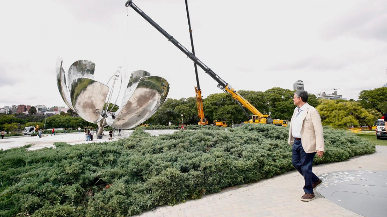La Floralis Genérica vuelve a brillar en la Ciudad tras una reparación única con técnicas aeroespaciales