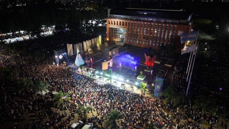 Malvinas Argentinas encendió la Navidad: miles de familias celebraron junto a Leo Nardini el inicio de las fiestas