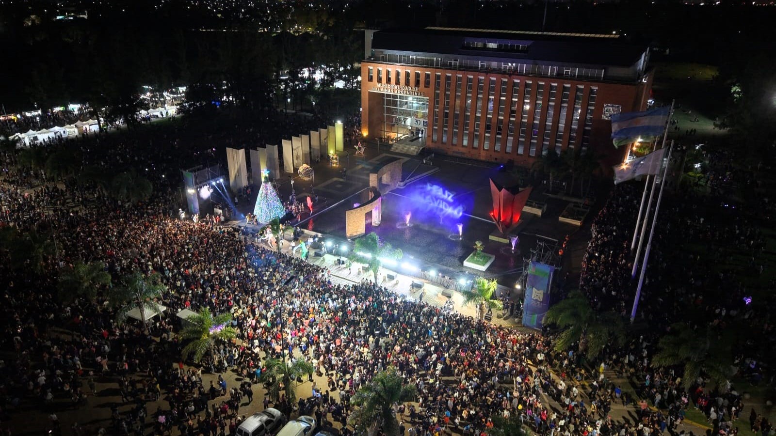 Malvinas Argentinas encendió la Navidad: miles de familias celebraron junto a Leo Nardini el inicio de las fiestas