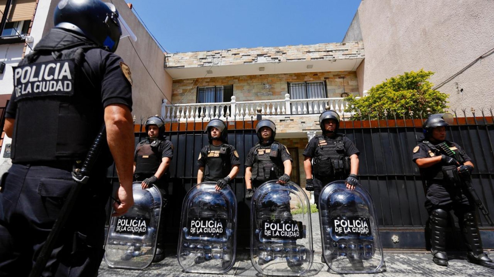 La Ciudad recuperó una casa usurpada en Villa Real y un estacionamiento con contrato vencido que seguía cobrando