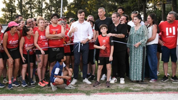 Morón reinauguró la pista de atletismo en el Polideportivo Gorki Grana