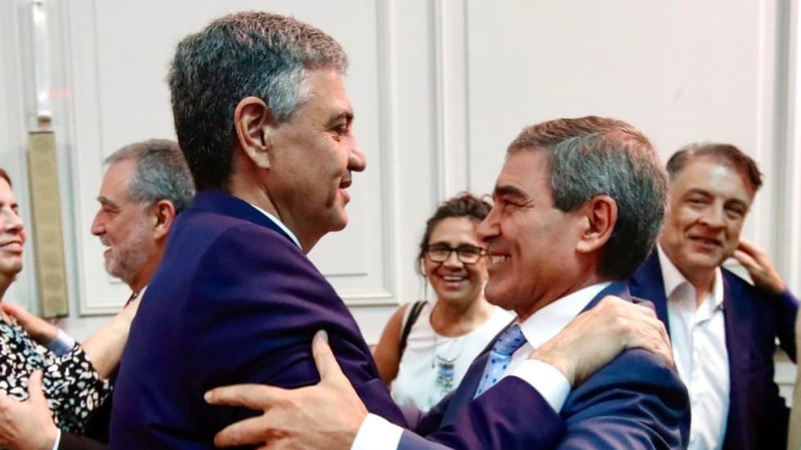 Máximo reconocimiento para el ministro Fernán Quirós: se incorporó a la Academia Nacional de Medicina