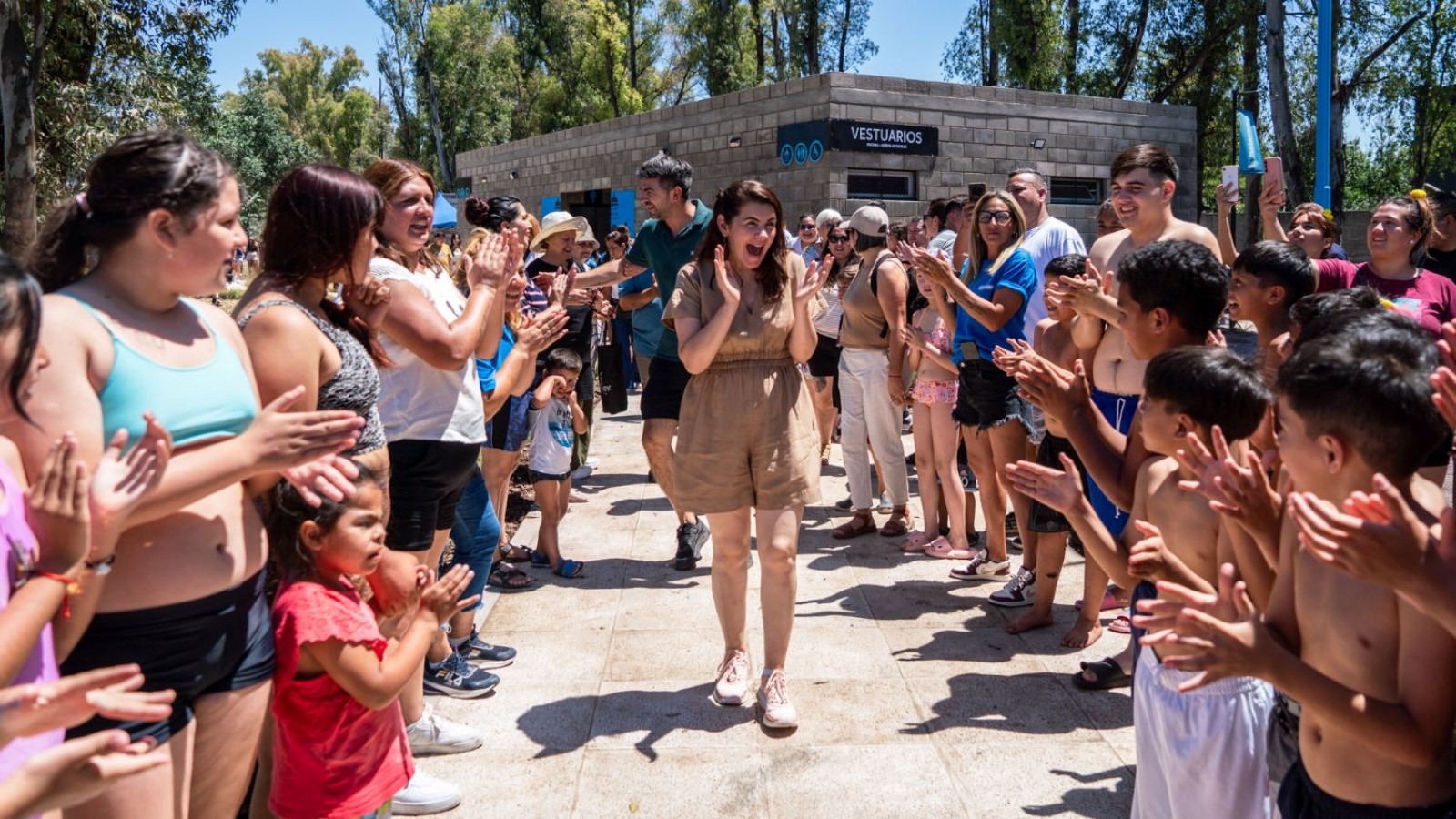 Mariel Fernández inauguró un microestadio y una pileta con olas en el Polideportivo "Diego Armando Maradona" de Cuartel V