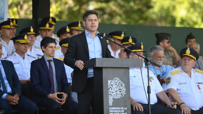 Kicillof encabezó el acto de egreso de 2.265 oficiales de la Policía provincial