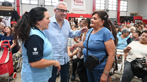 Julio Zamora con trabajadoras vecinales: "Ante el retiro de los gobiernos nacional y provincial, la comunidad de Tigre continúa sosteniendo políticas en materia social"
