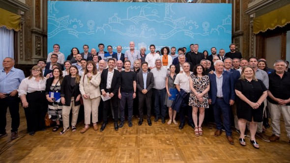 Producción: Kicillof se reunió con empresarios y empresarias pymes