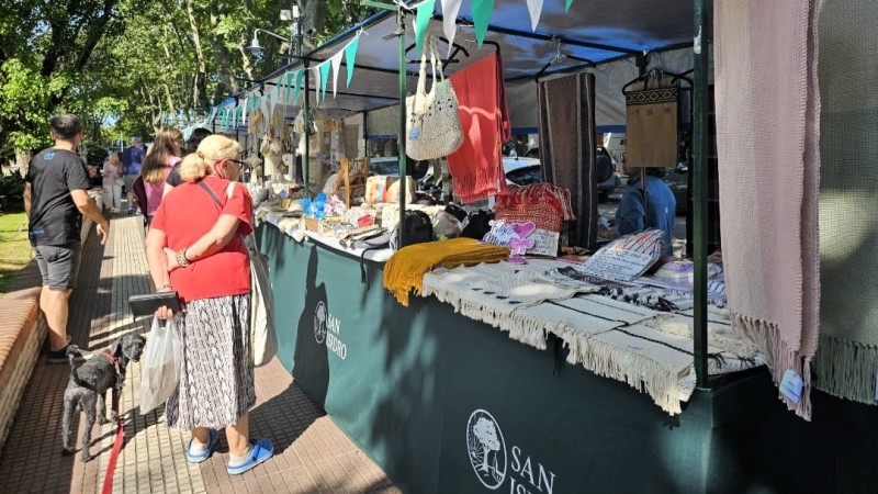 San Isidro cierra el año con una feria que impulsa a sus emprendedores y ofrece a los vecinos productos locales