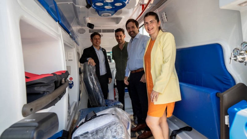 Mariel Fernández y Axel Kicillof presentaron tres nuevas ambulancias para Moreno