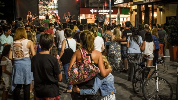 Vuelve la Peatonal Ochentosa a Belén de Escobar con música en vivo, feria y gastronomía
