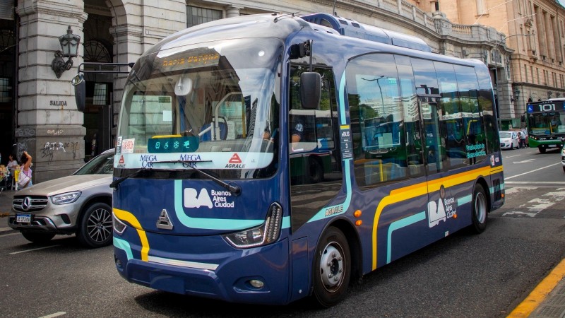 El e-Bus ya conecta Parque Lezama, el Centro y San Telmo con las estaciones de trenes de Retiro y la Terminal de Cruceros