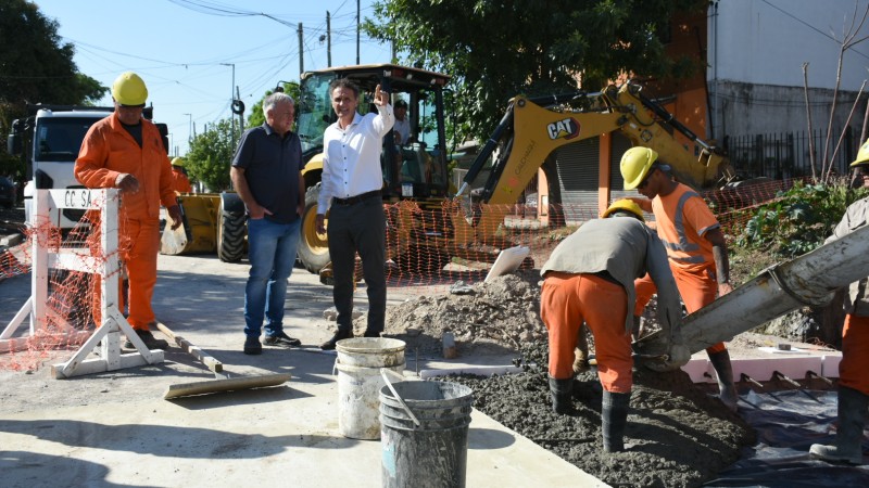 Gabriel Katopodis recorrió obras de pavimentación en Berazategui